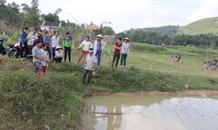 Hai anh em sinh đôi chết đuối thương tâm