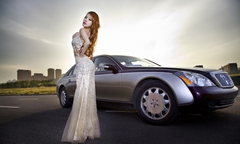 Maybach 57 tung hứng cùng chân dài gợi cảm