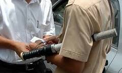 Tạm đình chỉ 2 trung úy CSGT nghi tiếp tay làm giả giấy tờ