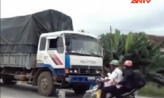 Video: Tài xế “náo loạn” khiến quốc lộ 1A chết cứng gần 2km