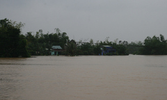 Lũ các sông ở miền Trung đang lên, nguy cơ lũ quét và sạt lở đất