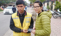 Nhặt được điện thoại iPhone 5, lái xe ôm trả lại cho người mất