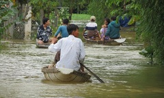 Thừa Thiên - Huế: 600 ngôi nhà vẫn còn ngập sâu trong biển nước 