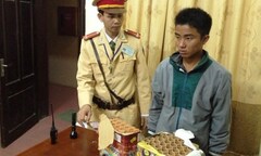 CSGT  bắt 2 đối tượng vận chuyển ma túy và pháo nổ trái phép