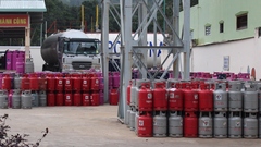 Sơ tán hàng chục hộ dân vì bồn chứa 40 tấn gas rò rỉ