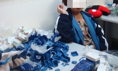 Phát hiện cụ bà xách ma túy giá 10 tỷ ở sân bay Tân Sơn Nhất