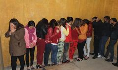 Đột kích khách sạn, bắt quả tang 4 cặp nam nữ mua bán dâm