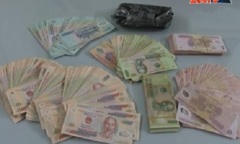 Video: CSGT bàn giao 100 triệu đồng cho người đánh mất