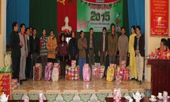Đại Việt trao tặng 2015 suất quà trên toàn quốc
