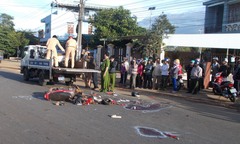 Xe máy đối đầu, 3 người thương vong