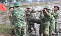 Phát hiện quả bom nặng 250kg trên cánh đồng