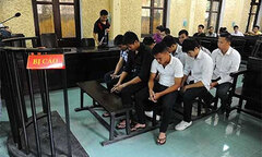 Treo giò vĩnh viễn 9 cầu thủ bán độ