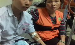 Mẹ có khối u nhưng không dám mổ để lo cho con trai bị ung thư máu