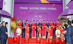 TPBank nhận Bằng khen của Thống đốc và khai trương trụ sở mới