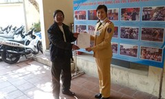 CSGT trao trả xe cho người dân sau gần 10 năm bị mất cắp