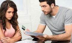 Biếu bố đẻ 500 nghìn, đêm nào cũng bị chồng tra tấn