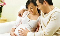 Bất ngờ trước hành động của chồng với vợ bầu trong đêm hôm khuya khoắt