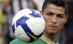 Đây là cậu bé nhặt bóng đắt giá nhất thế giới