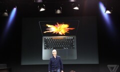 Apple ra mắt MacBook Pro với thanh cảm ứng đa chức năng