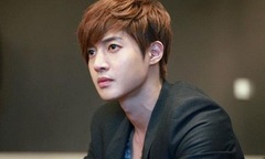 Anh chồng chết sững trước hành động của vợ với người mẹ nhặt rác của mình