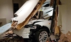 Diễn viên nổi tiếng Hàn Quốc kiện hãng Tesla vì xe mất kiểm soát