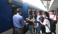 Sau Tết Nguyên đán, giá vé tàu giảm đến 50%