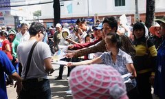 Người phát tờ rơi không đúng quy định có thể bị xử phạt 500 nghìn đồng