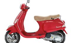 Nên mua xe Vespa 2017 hay Liberty 2017?