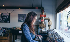 Là con gái yêu chậm vài năm cũng được chứ đừng vội vàng mà chọn nhầm người đàn ông vô tâm