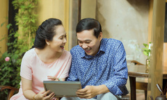 Vợ chồng nghệ sĩ Lan Hương & Đỗ Kỷ: Cuộc hôn nhân 30 năm gói gọn trong hai chữ Bình yên