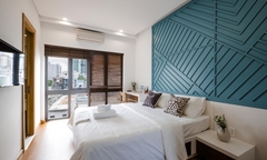 Căn studio trong hẻm nhỏ sở hữu ban công riêng cực chất