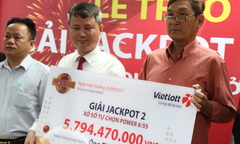 Người đầu tiên nhận giải Jackpot Power 6/55 không đeo mặt nạ