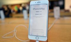 Vì sao iPhone 8 tại Việt Nam rẻ hơn Singapore?