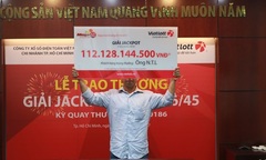 Vietlott trao giải Jackpot 112 tỷ đồng cho khách hàng ở Đồng Nai