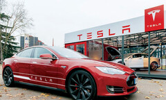 Tesla Motors sa thải hàng trăm nhân viên vì không đạt doanh số sản xuất