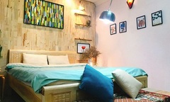 Căn hộ bohemain ngập tràn sắc màu nằm giữa thung lũng tình yêu