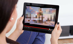 Nữ tiến sĩ phát hiện bí mật động trời trong Ipad của chồng ngay đêm tân hôn