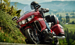 Yamaha Star Venture cạnh tranh “vua đường trường” Goldwing