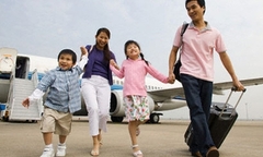 Đưa con đi chơi dịp lễ trong an toàn