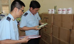 Bắt giữ tàu  "không số " nhập lậu mỹ phẩm Trung Quốc 