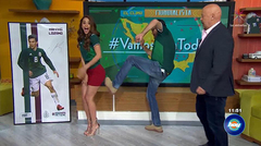 MC thời tiết nóng bỏng nhất thế giới ăn mừng chiến thắng của Mexico