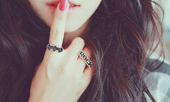 Là phụ nữ, bạn nên học cách giữ im lặng 