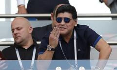 Maradona tố tuyển Anh  "ăn cắp chiến thắng " nhờ trọng tài, FIFA lên tiếng
