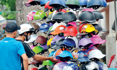 Cục Quản lý Chất lượng vạch trần hàng loạt đơn vị bán mũ bảo hiểm, xăng dầu rởm