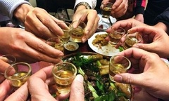 Xử phạt 15 cán bộ đi nhậu trong giờ làm việc