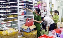 Phó Chi cục Quản lý thị trường Hà Nội  "vạch mặt " mánh lới tinh vi làm nhái mỹ phẩm