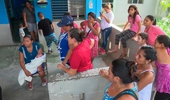 Hy hữu: Bé gái 7 tháng tuổi mở mắt, có nhịp thở trong đám tang của chính mình