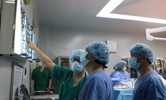 Lần đầu tiên sử dụng máy tim phổi nhân tạo để mổ u gần tim bệnh nhân