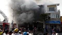 Cận cảnh công tác cứu hộ vụ hỏa hoạn tại quán bar ở trung tâm Đà Nẵng