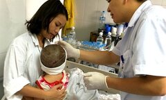 Gặp lại cô bé có da đầu bị lột hoàn toàn, lộ cả xương sọ do tai nạn